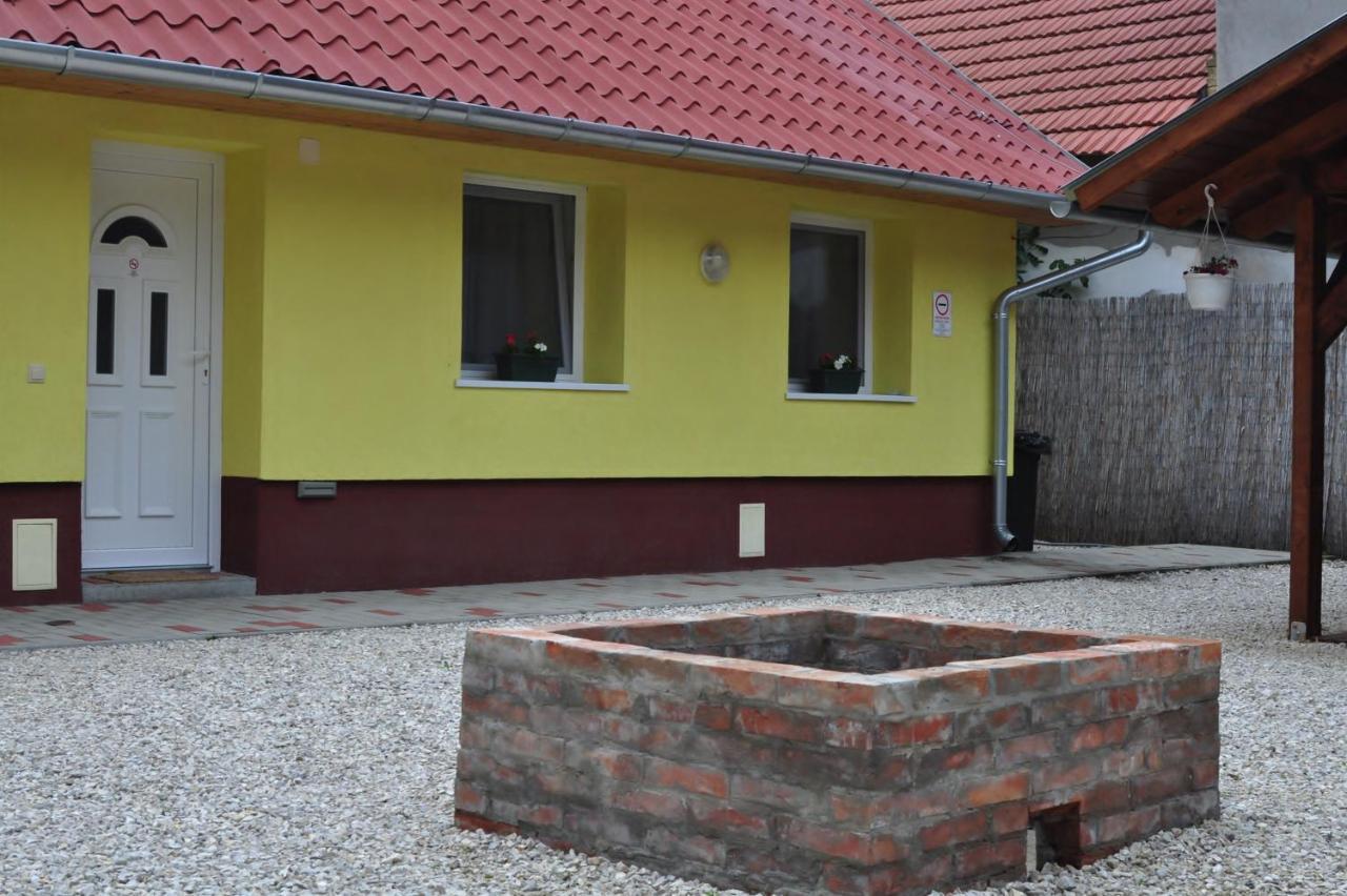 Csongradi Vendegvaro Apartmanok, Szarka Haz Exterior foto
