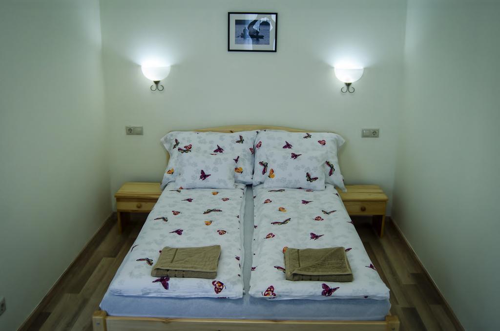 Csongradi Vendegvaro Apartmanok, Szarka Haz Exterior foto