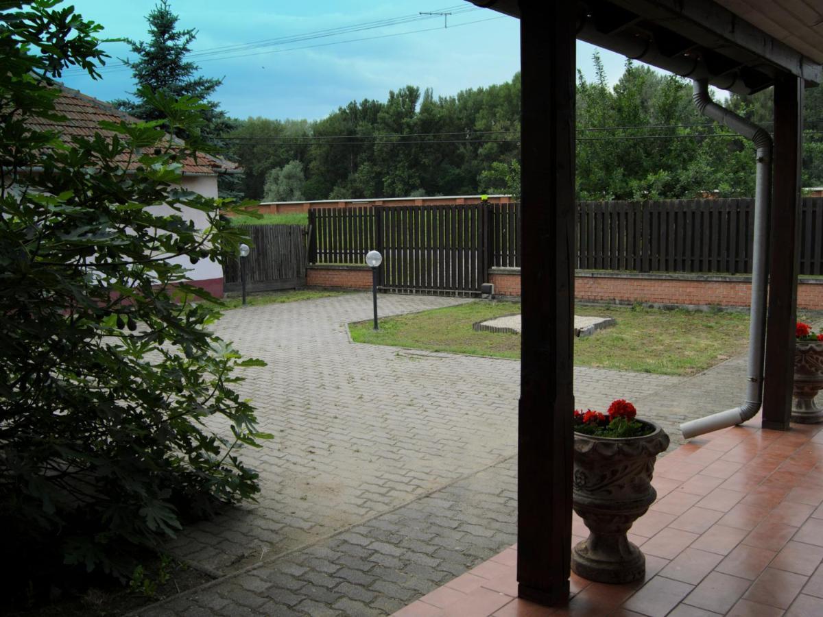 Csongradi Vendegvaro Apartmanok, Szarka Haz Exterior foto